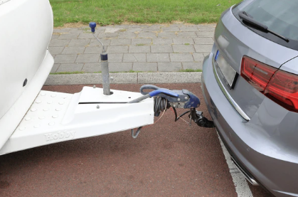 caravan vastzetten voor vertrek